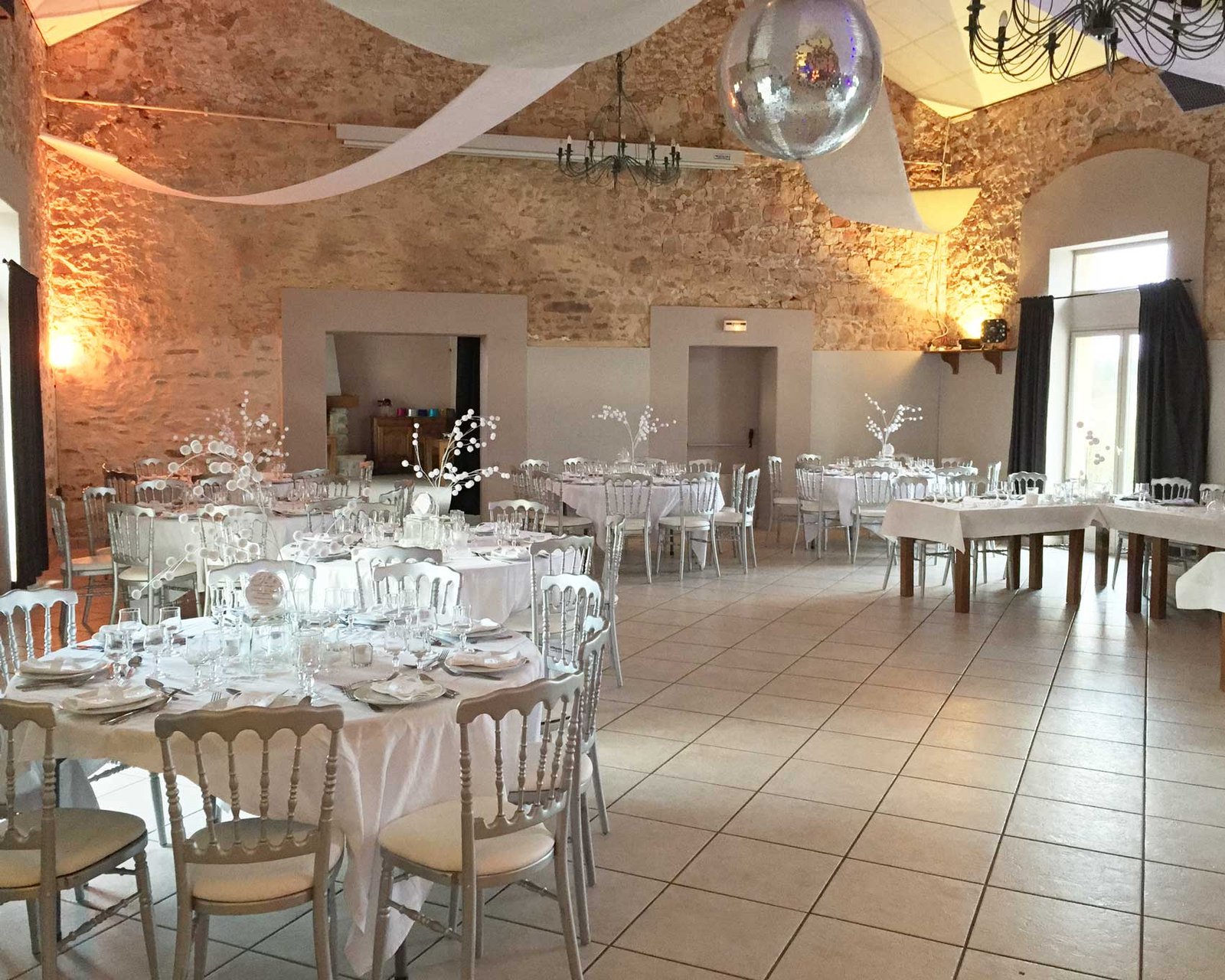Maxi Show : Repas dansant en Seine-et-Marne (77) - Une grande salle modulable et équipée